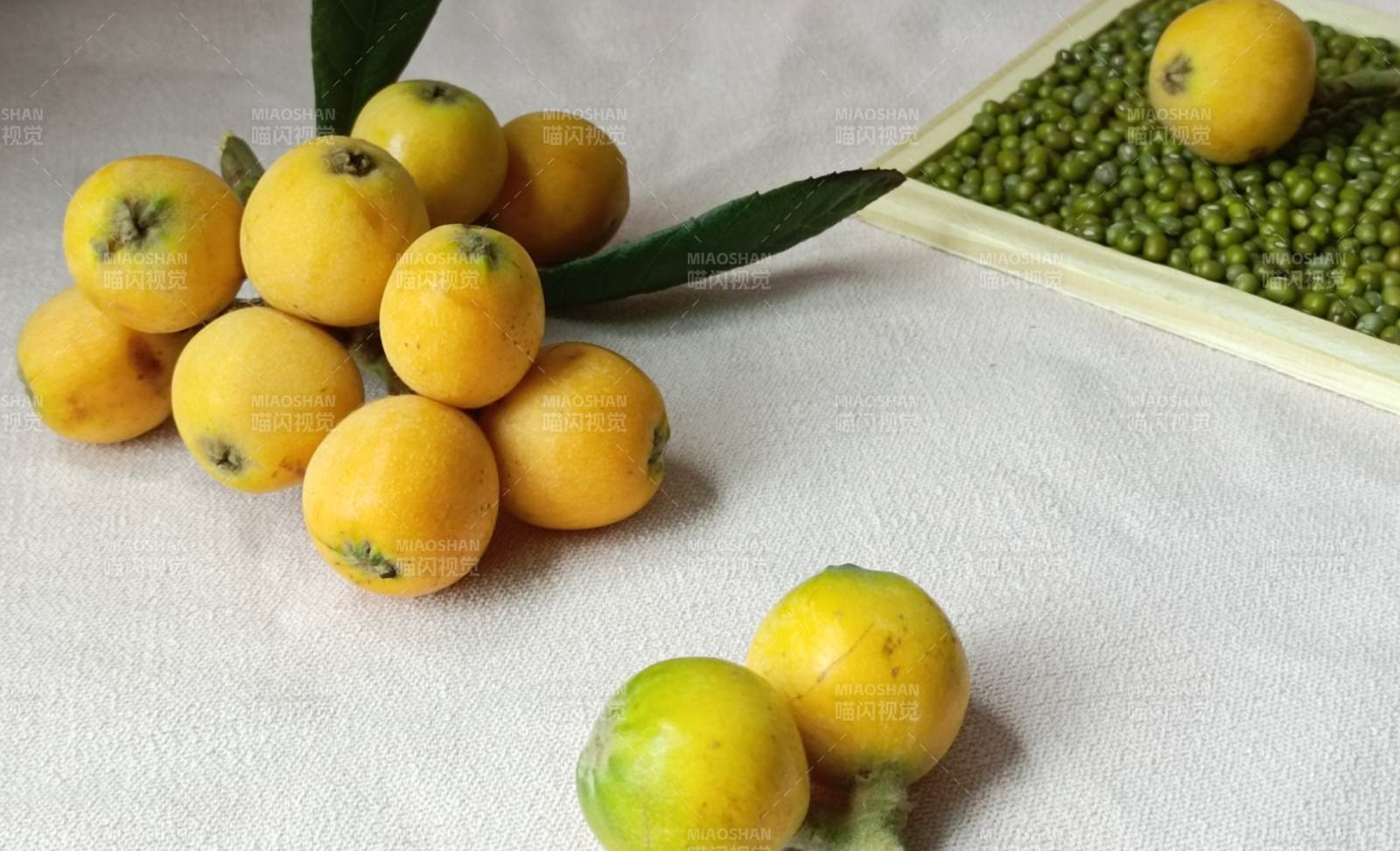 枇杷与绿豆图片