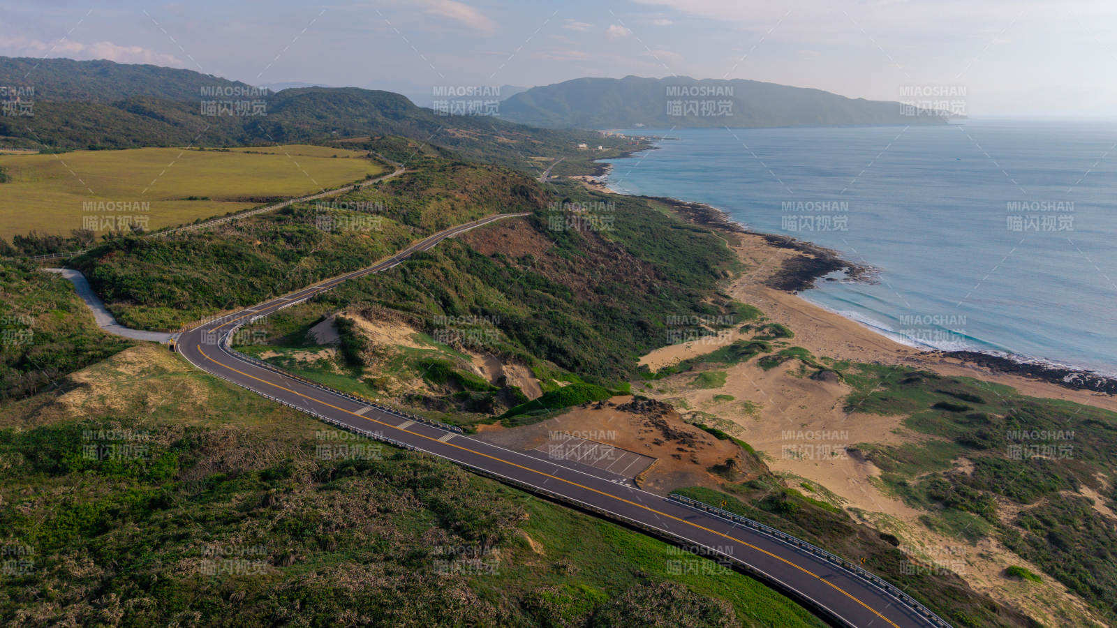 海岸公路鸟瞰图图片