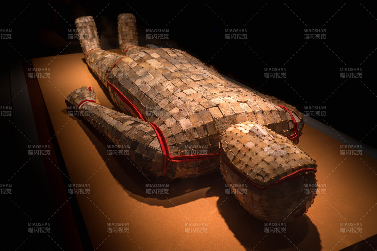 古代金缕玉衣展示图片