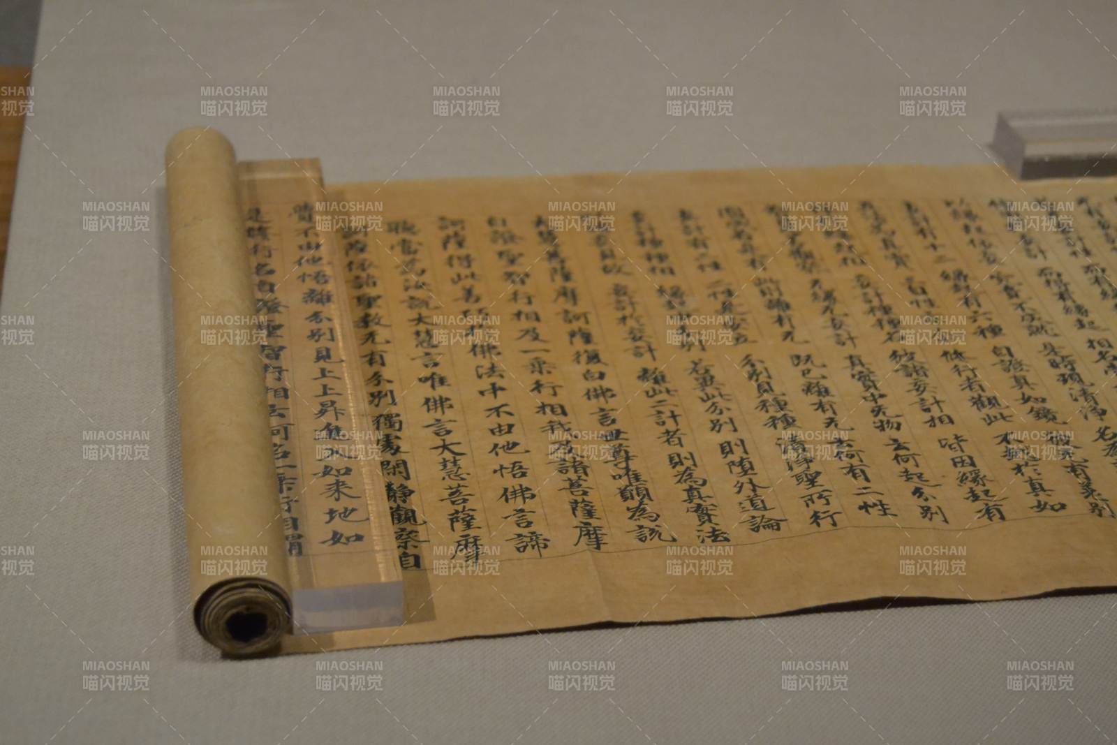 古籍卷轴展示图片