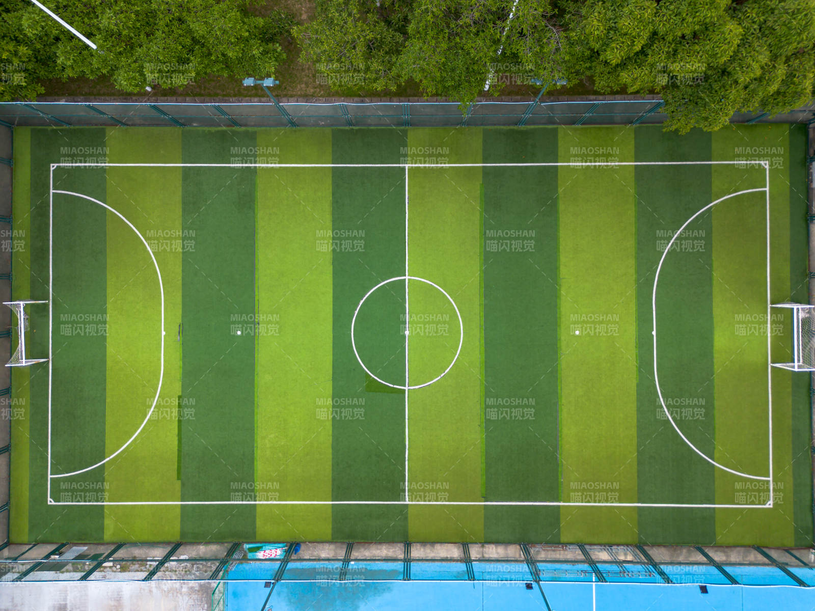 俯瞰足球场图片