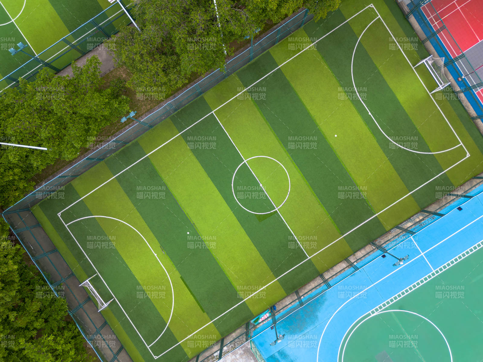 俯瞰足球场图片
