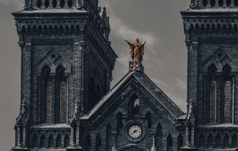 哥特式教堂钟楼图片