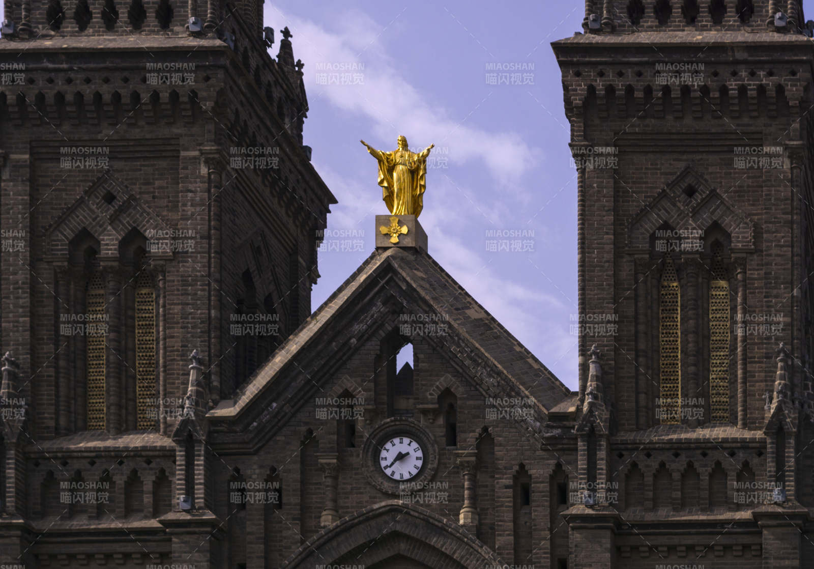 金色圣像的教堂图片