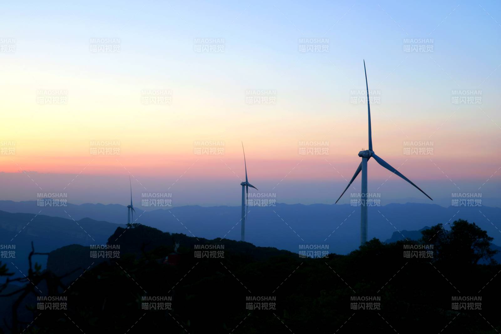 风车与夕阳图片