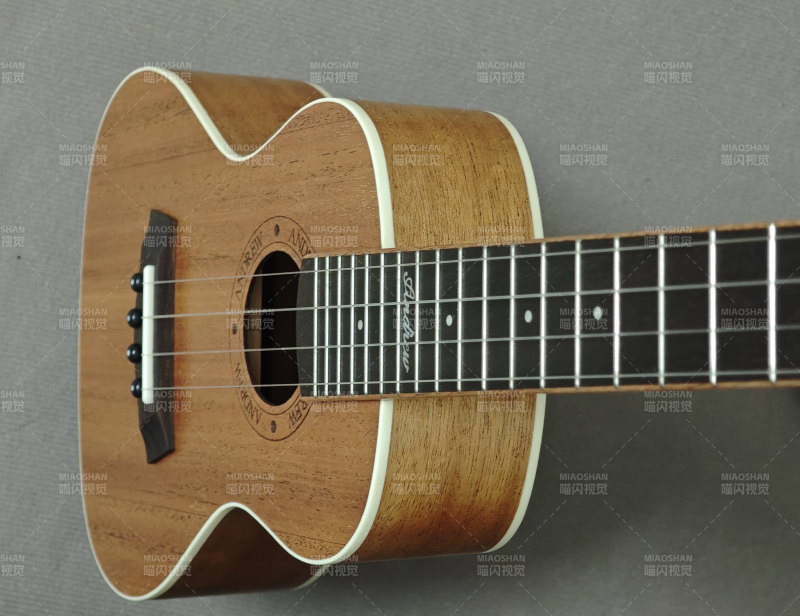 木色尤克里里特写图片