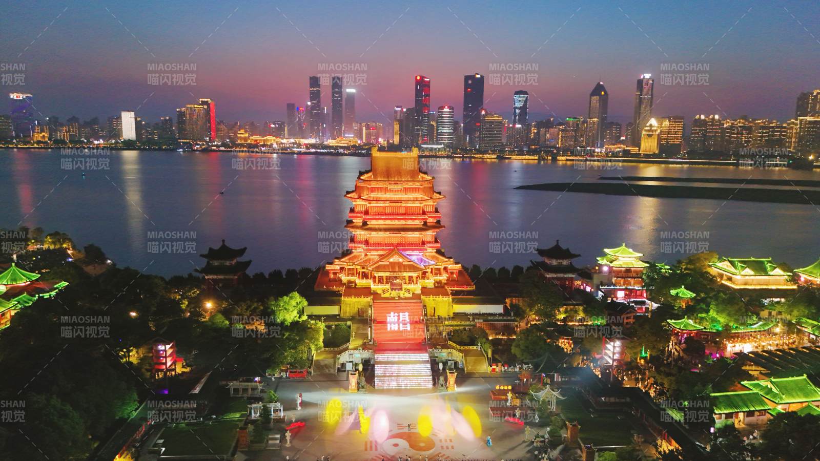 江西南昌滕王阁夜景图片