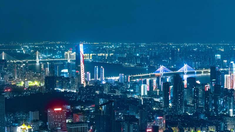 夜幕下的城市天际线图片