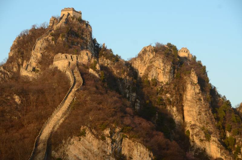 长城蜿蜒山脊间图片