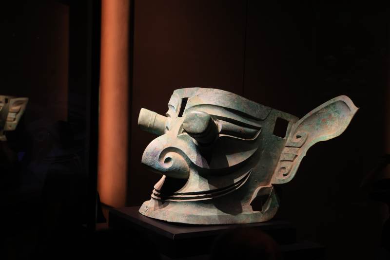 青铜面具展示图片