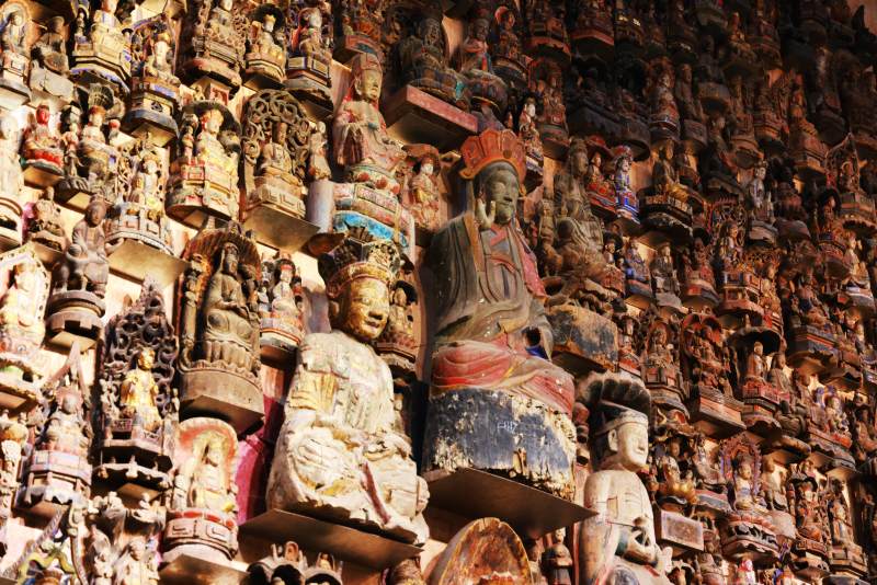 佛像林立的神圣墙壁图片