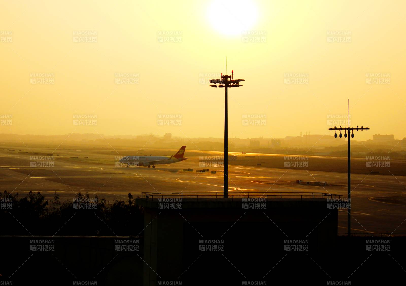 机场日落图片