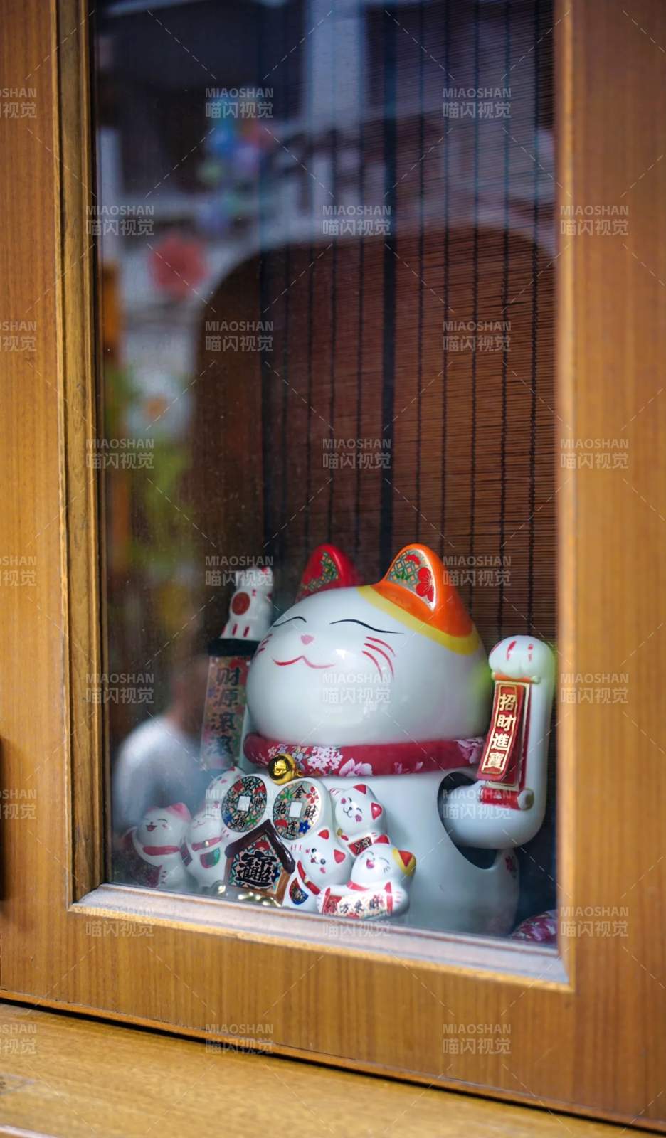 招财猫展示柜图片