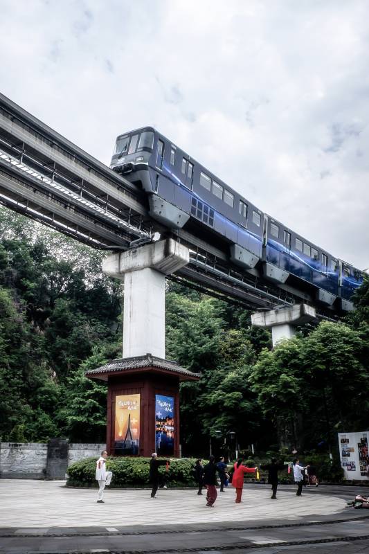 重庆轻轨穿楼而过图片