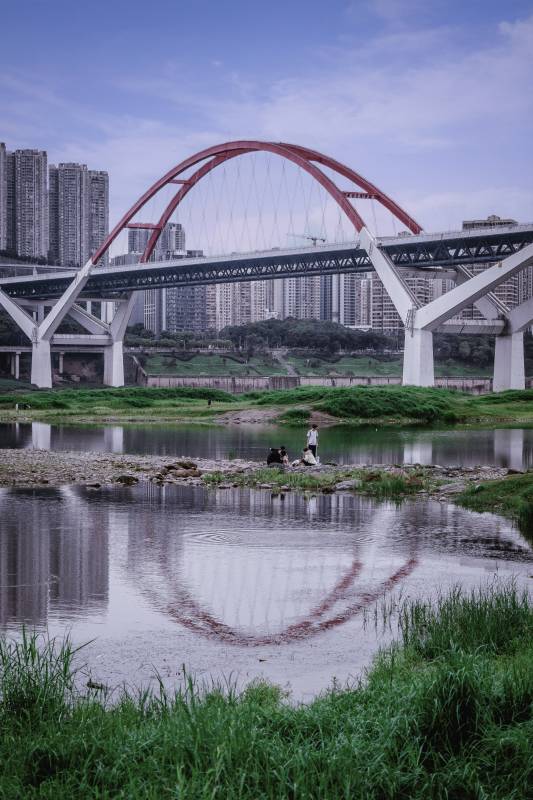 桥影映水 都市绿洲图片