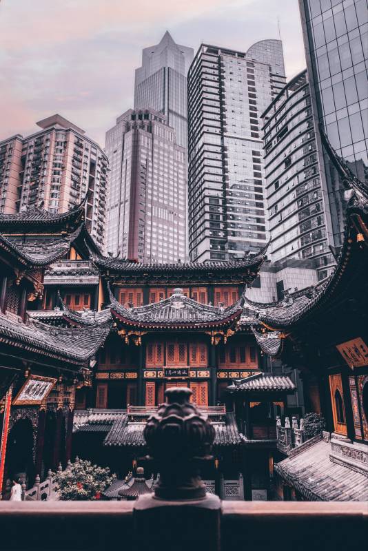 古今交融的城市景观图片