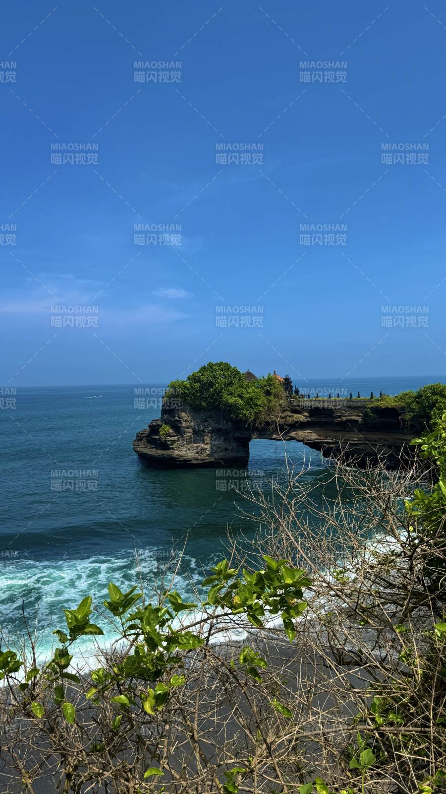 海天一色的自然美景图片