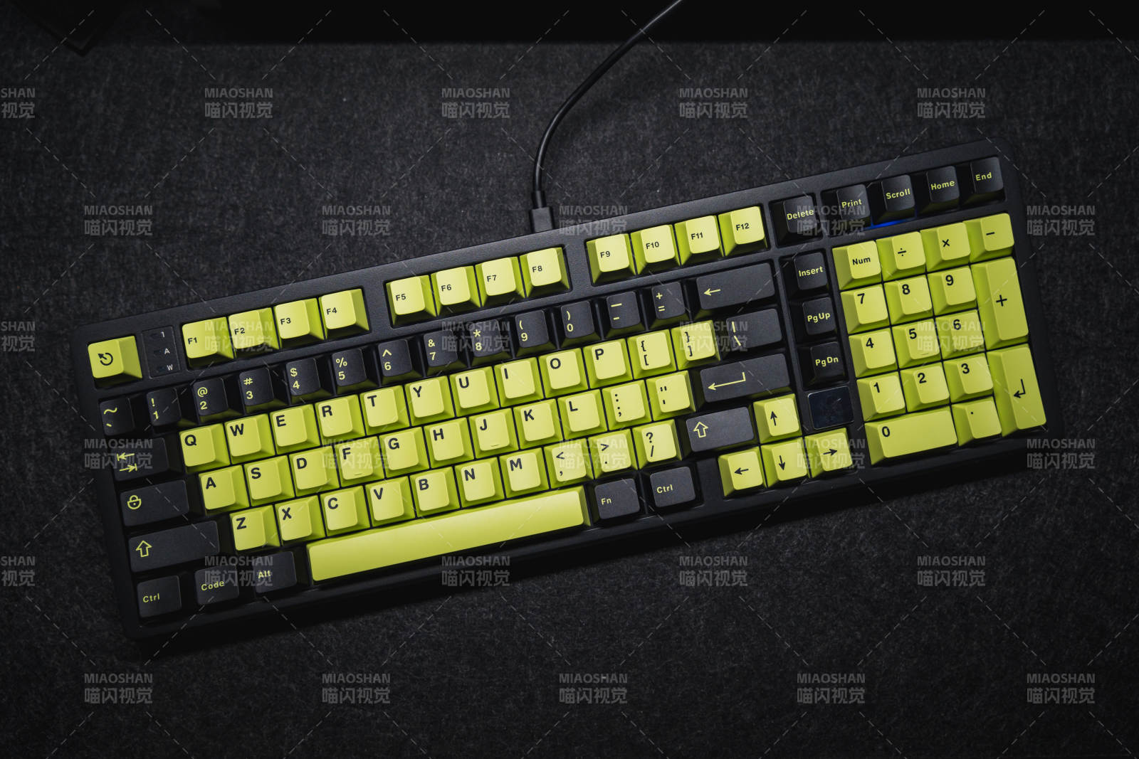 黑黄机械键盘图片