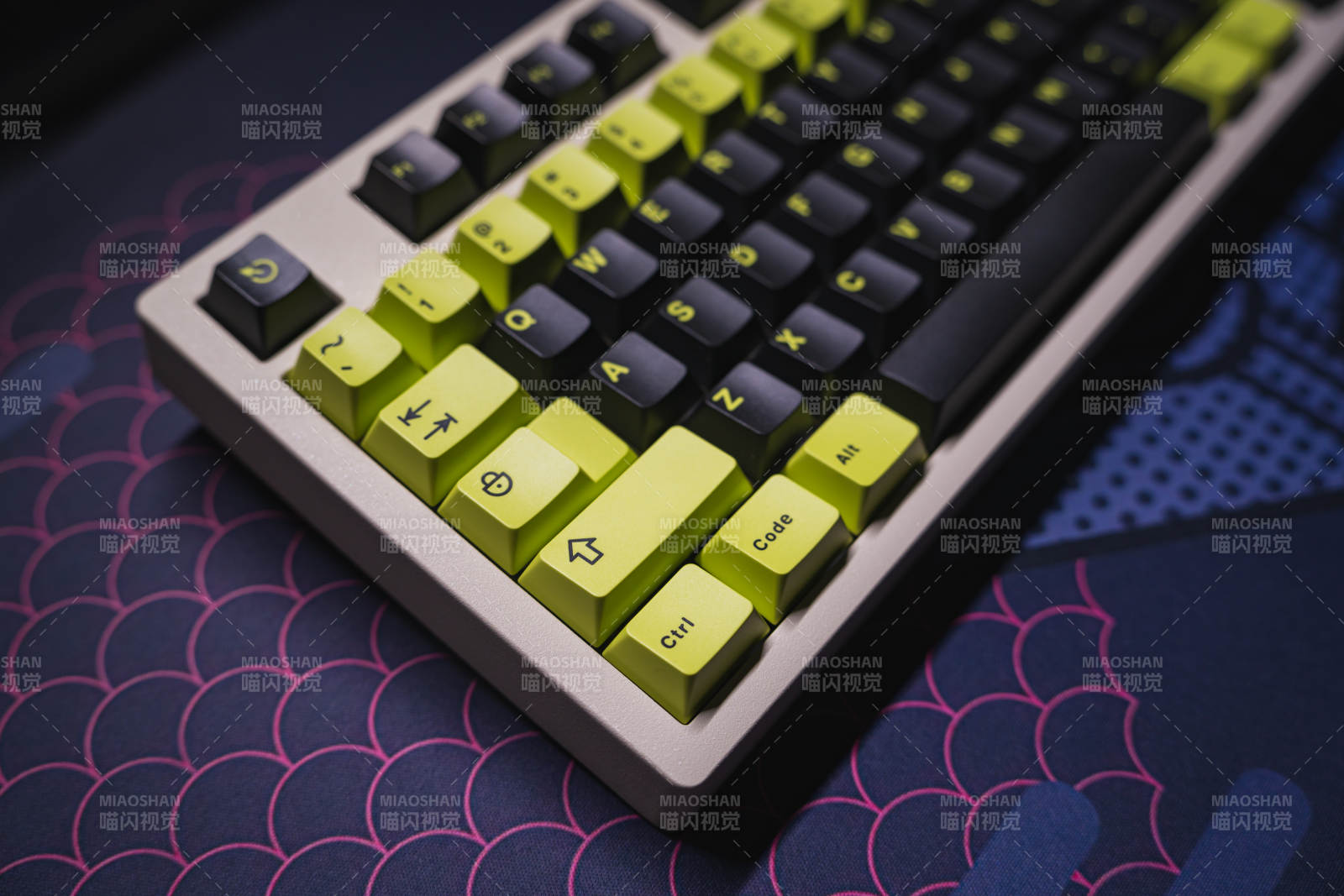 霓虹键盘 科技感十足图片