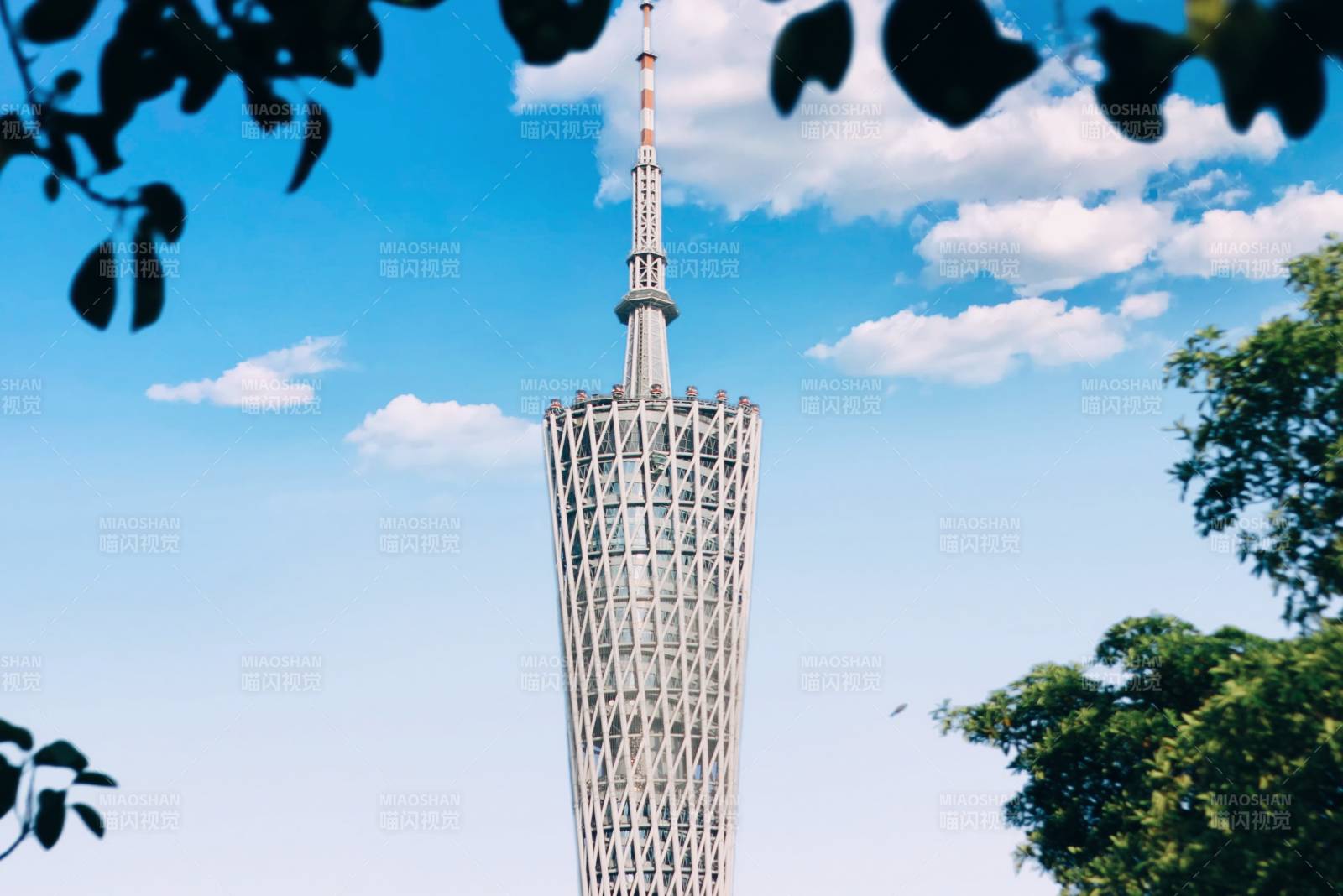 广州塔蓝天白云图片