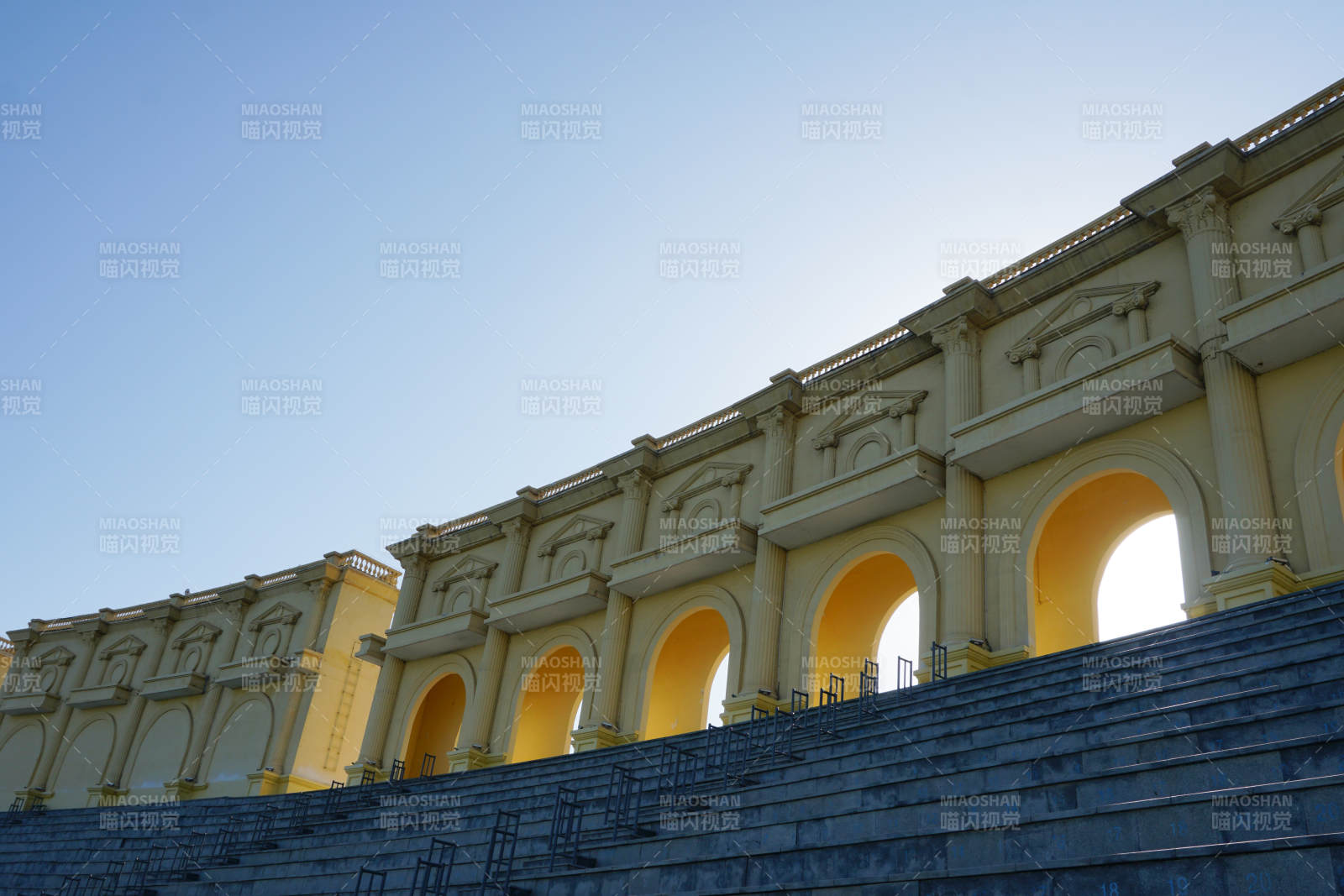 古典建筑的阶梯 银川览山公园图片