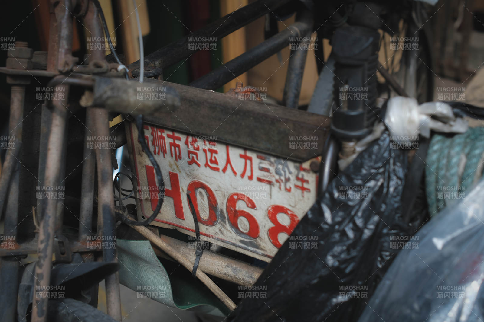 废旧三轮车牌图片