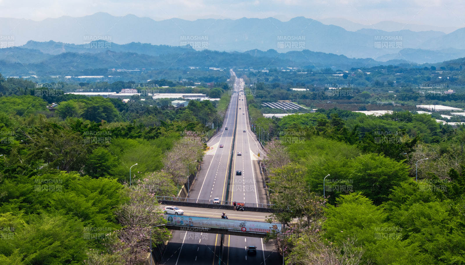 山间高速公路图片
