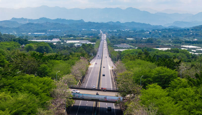 山间高速公路图片