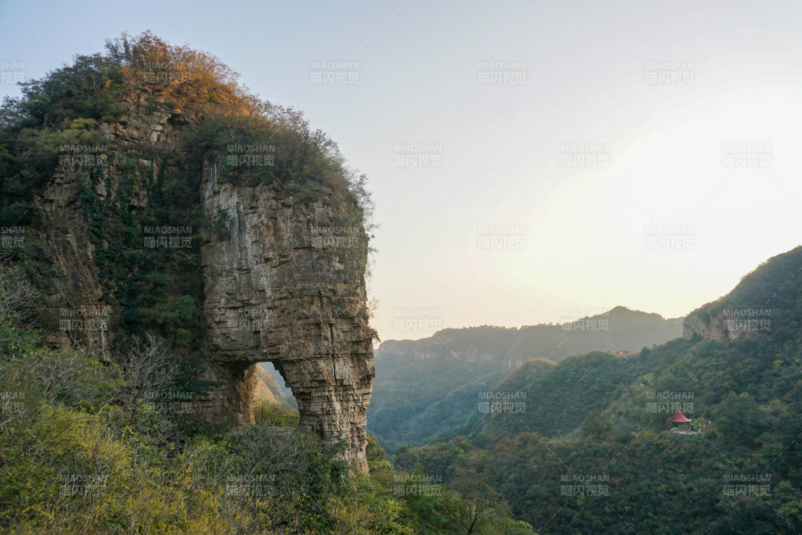 自然拱门山景 北京老象峰图片