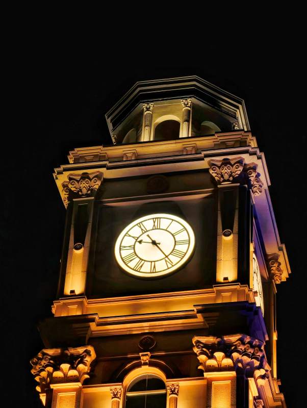 夜色中的钟楼图片