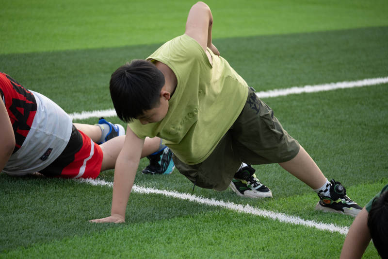 草地上的运动时光图片
