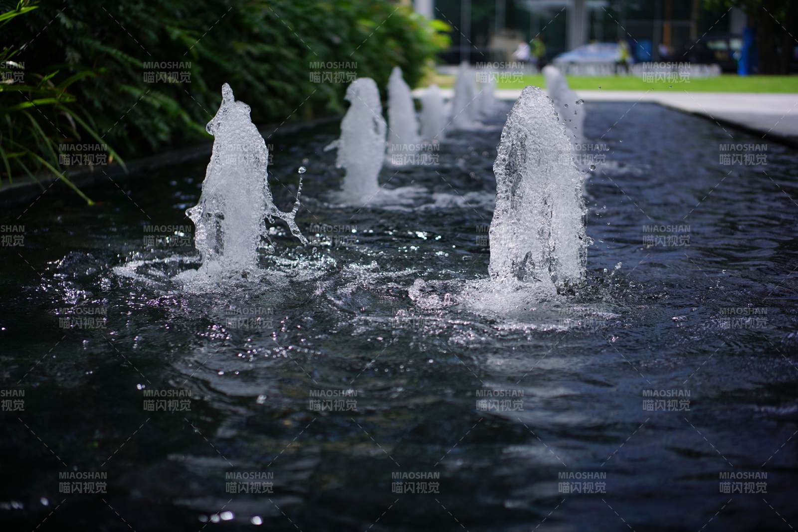 喷泉流水图片