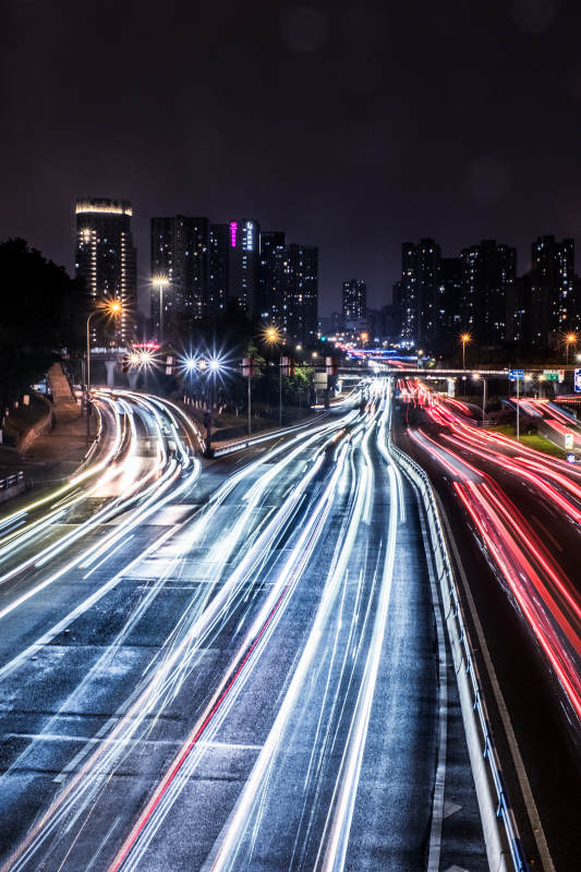 夜间城市交通流图片