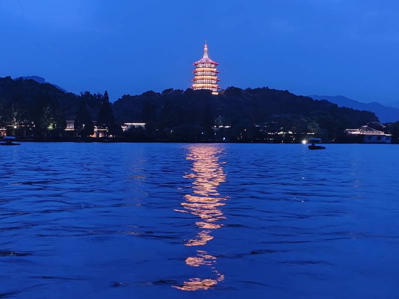 西湖夜景图片