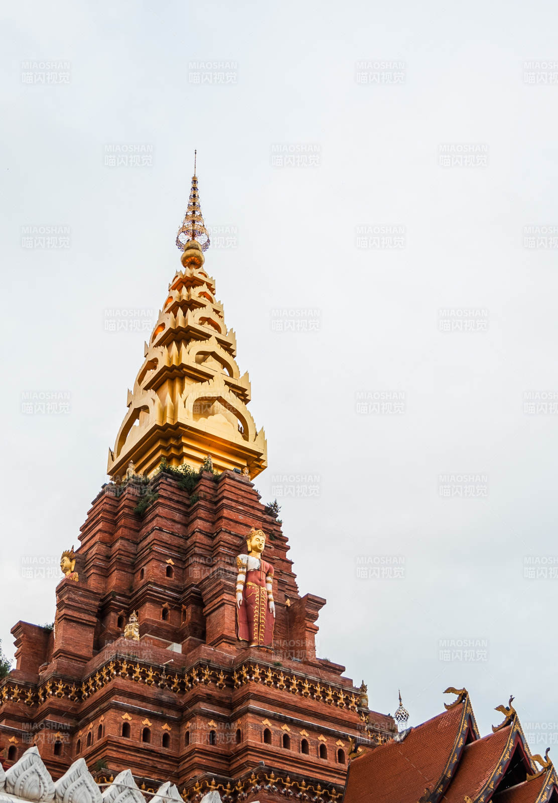 金色佛塔图片