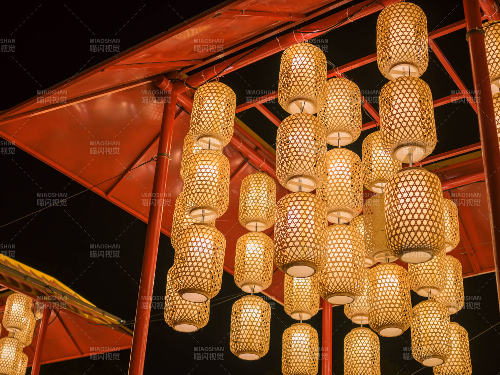 夜市灯笼装饰图片