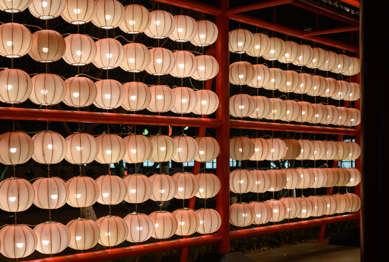 灯笼墙夜景图片