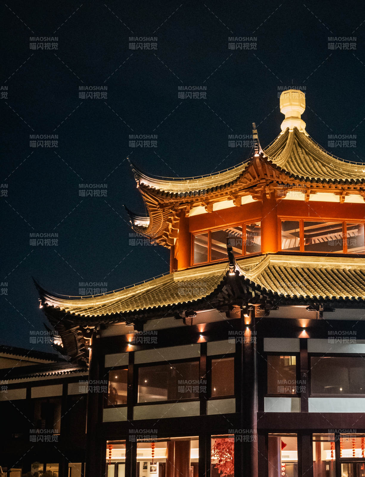 夜色中的东方建筑图片