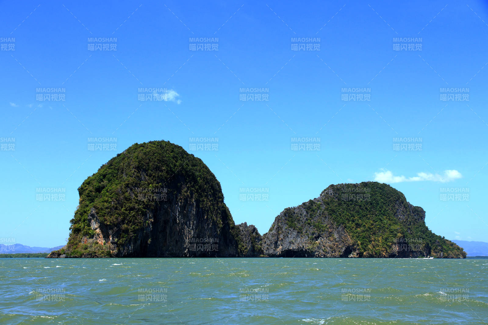 碧海蓝天 双岛屹立图片