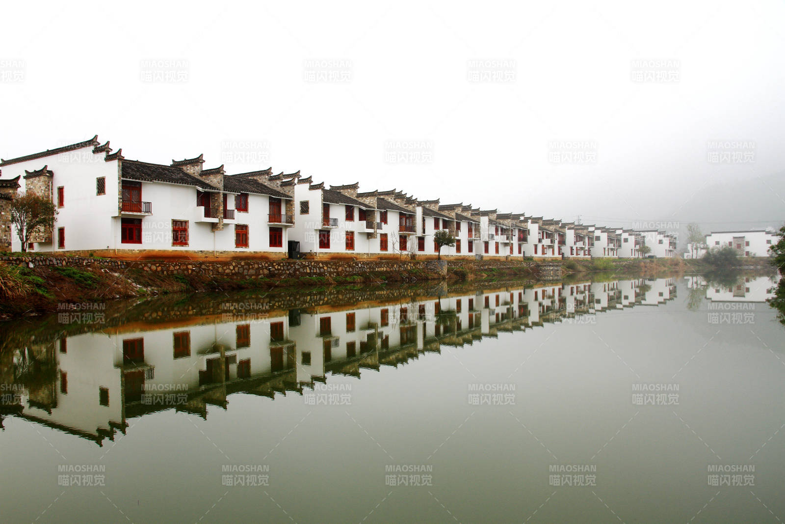 徽派建筑倒影图图片