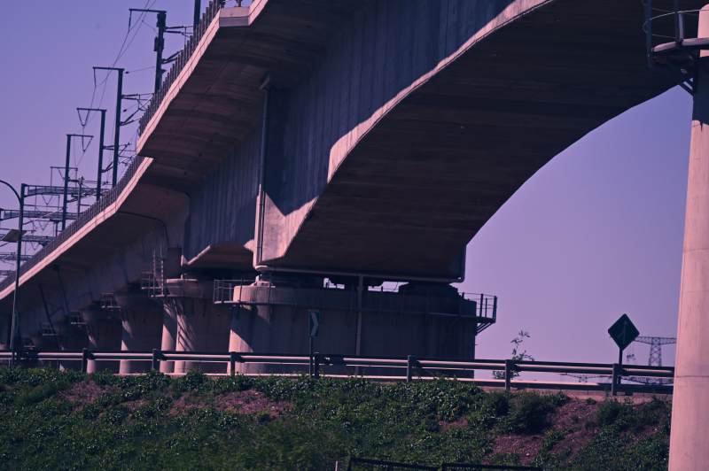 高架桥下的风景图片