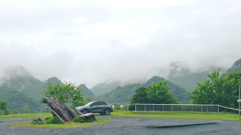 雾山停车场图片