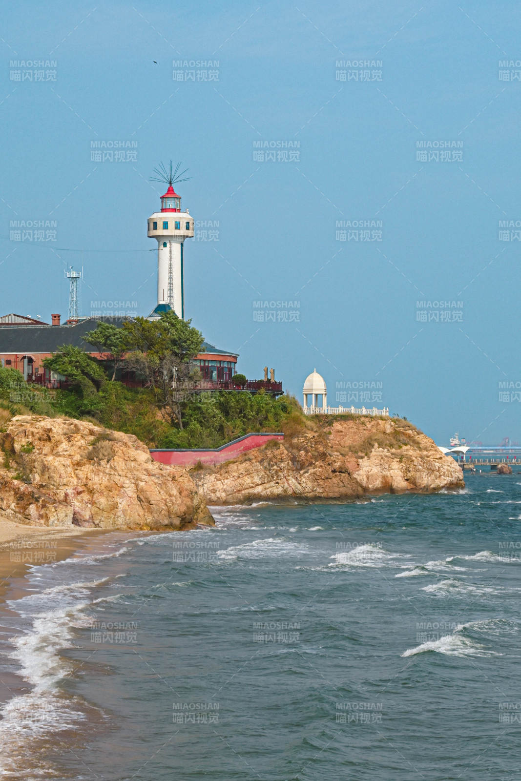 海边灯塔图片