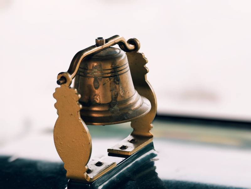 古铜色装饰铃铛图片