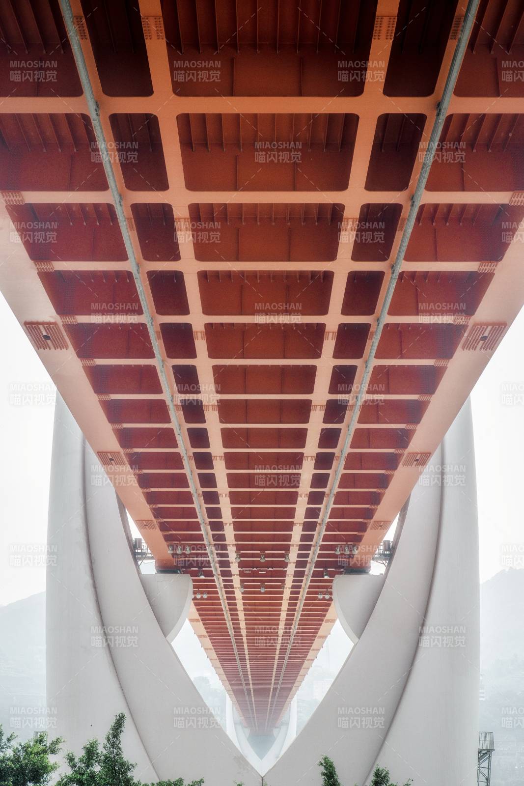 桥底的几何美感图片