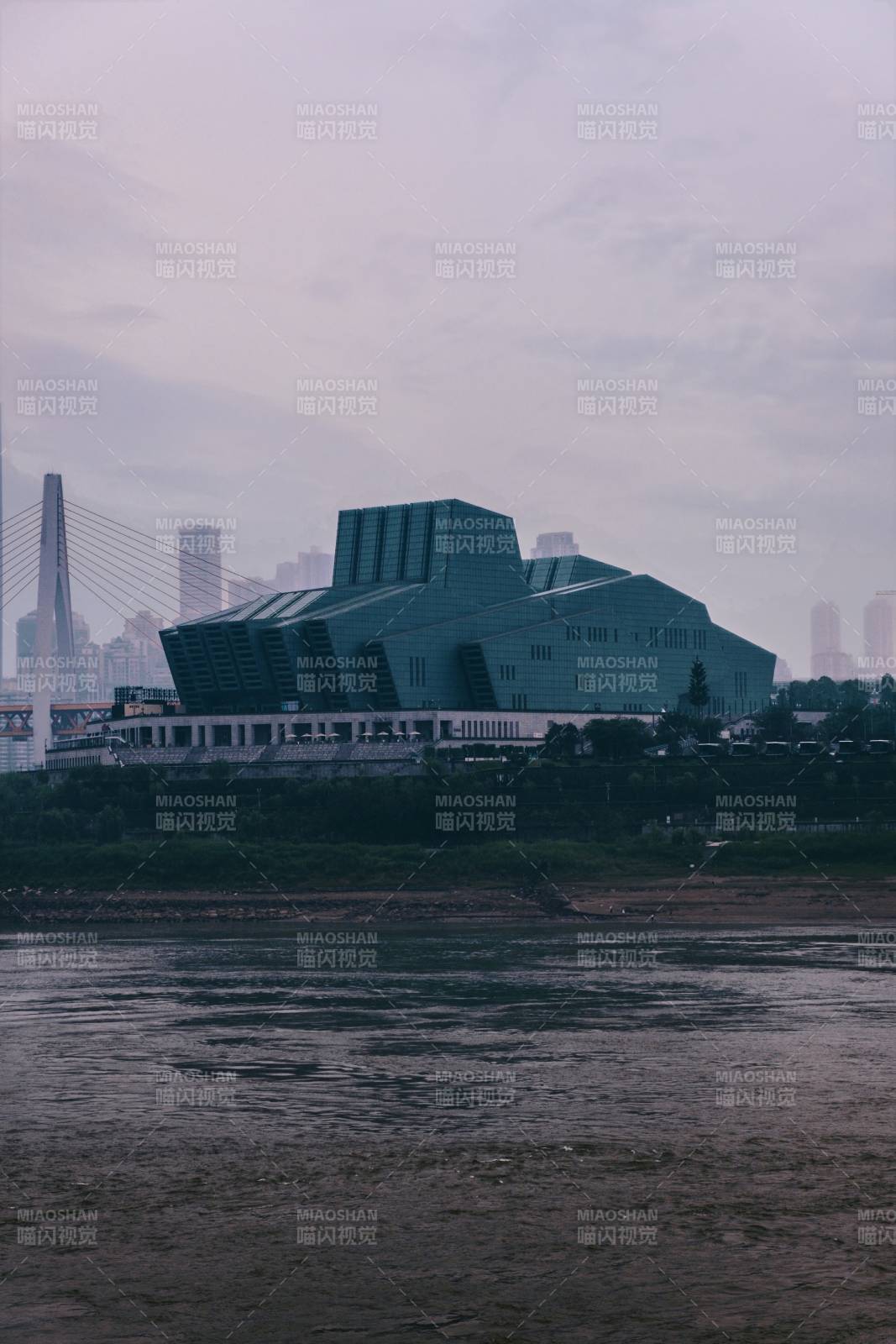 江畔现代建筑图片