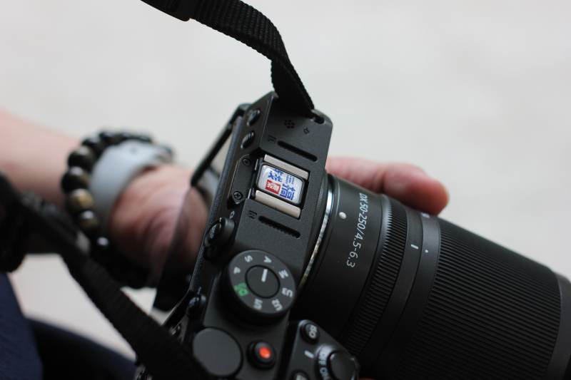 手持相机特写图片