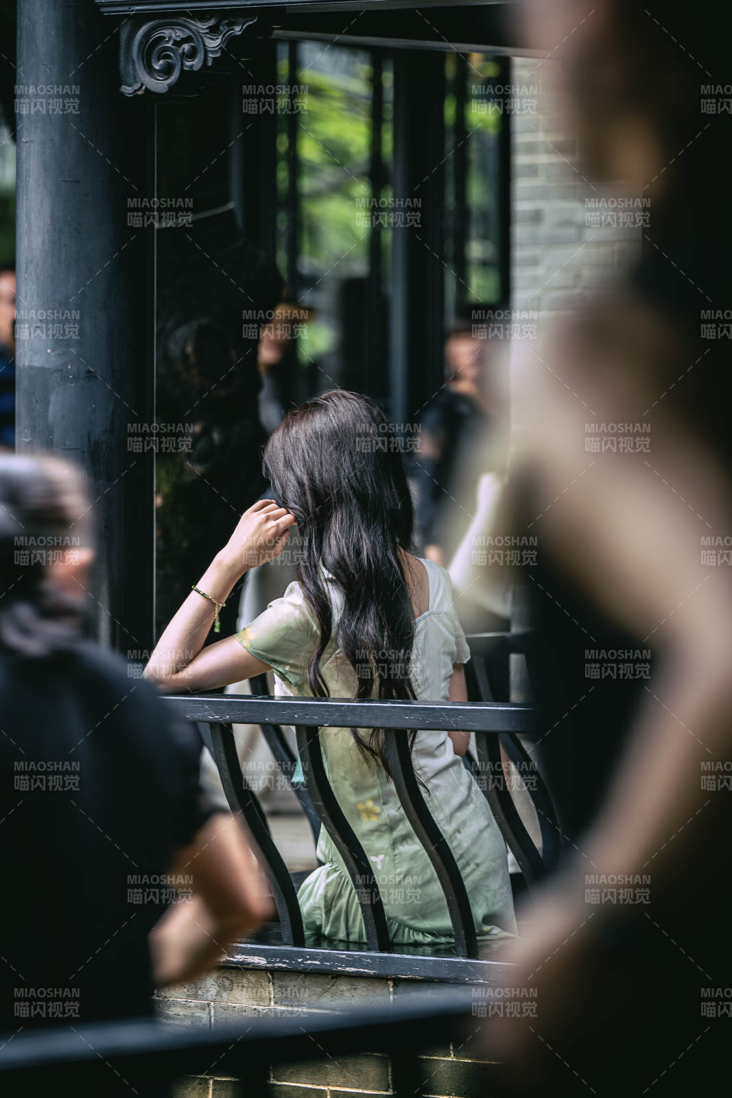 街头偶遇古典美人图片