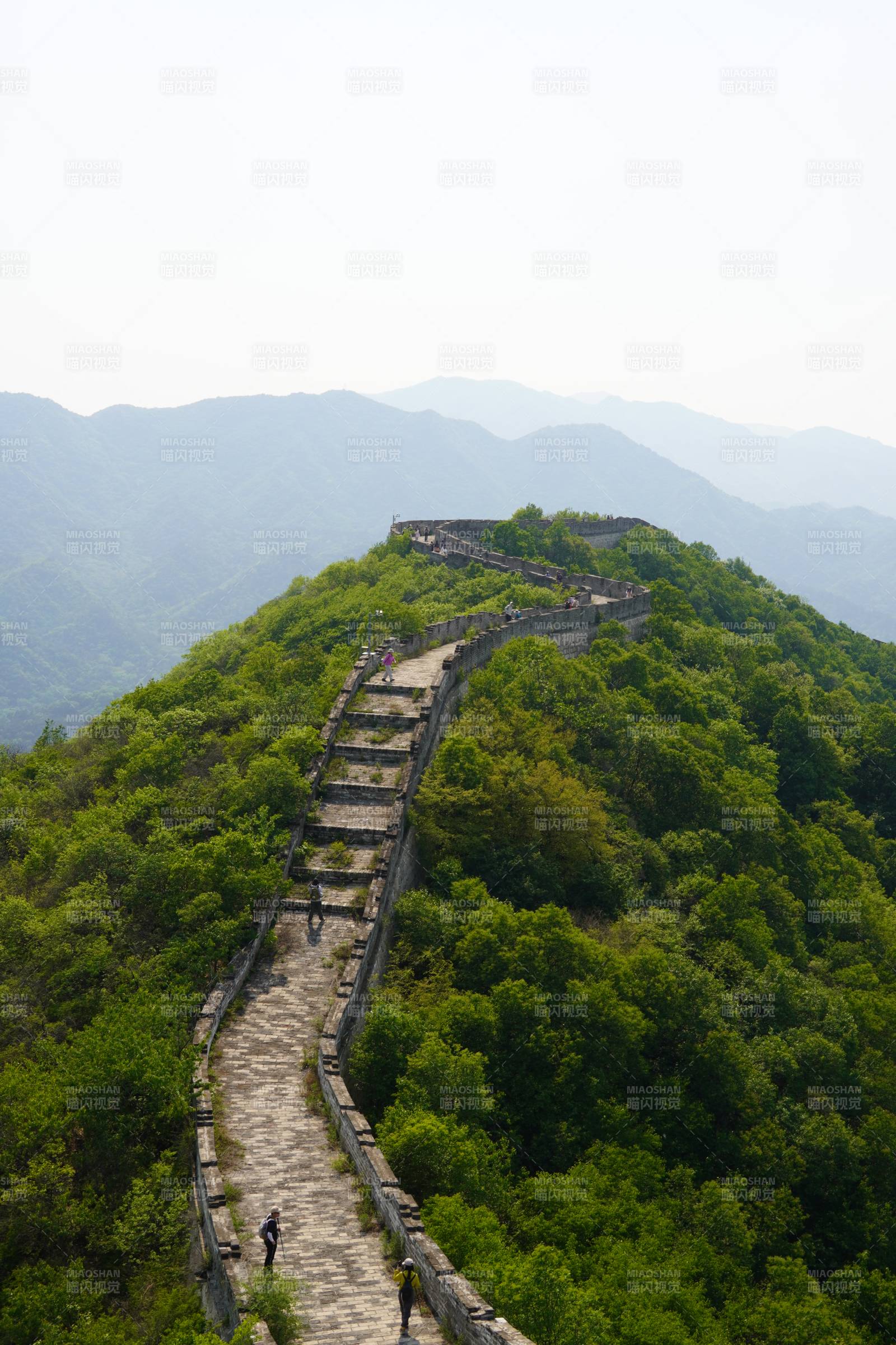 长城蜿蜒山间图片
