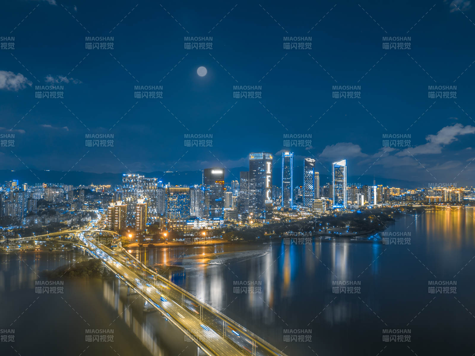 夜色下的福州城市天际线图片